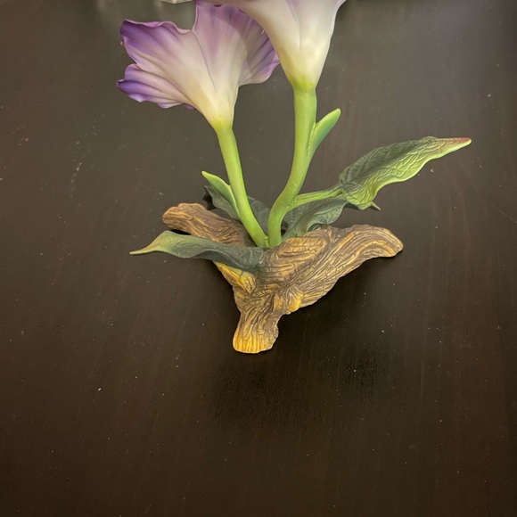 Beautiful Pansy porcelain sculpture - Picture 3 of 6